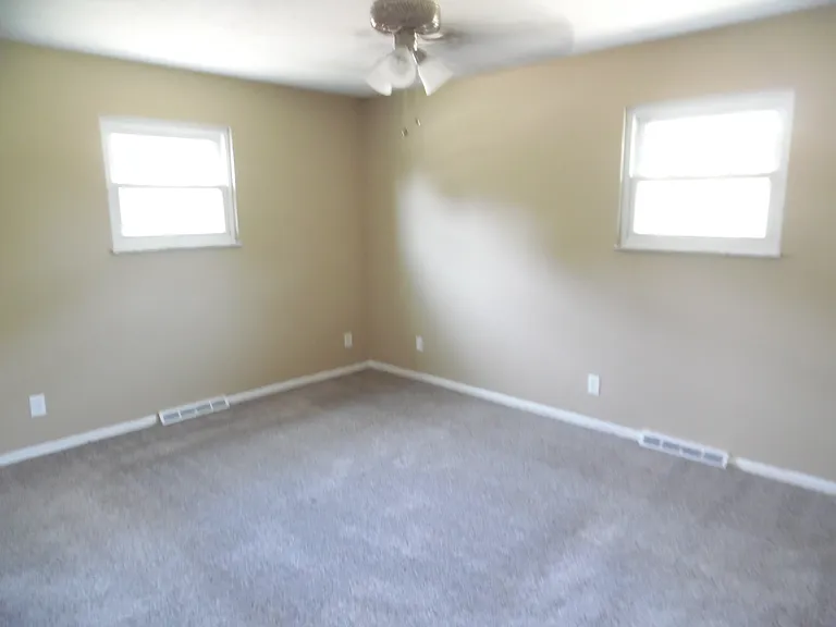8760 Ashbrook Dr — Photo 17
