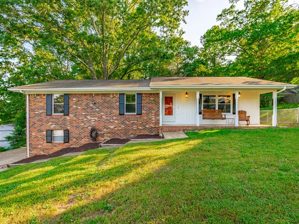 227 Woodie Dr, Rossville, GA 30736