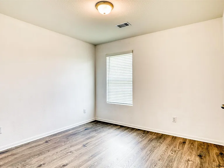 407 Magnolia St — Photo 20