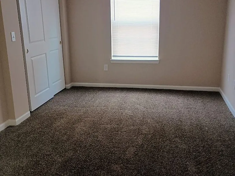 185 - COUNTRY VIEW APARTMENTS — Photo 43