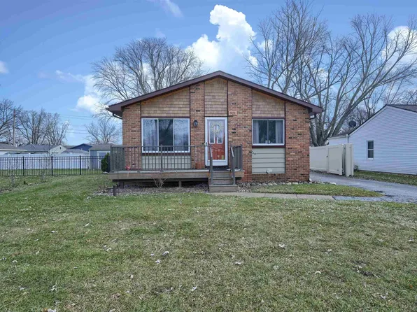 921 Wise St, Oxford, MI 48371