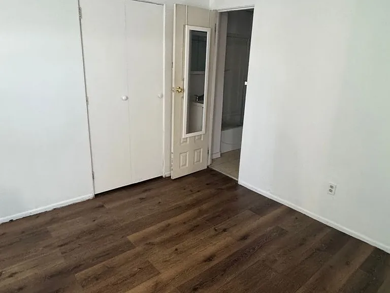 239 Amber St — Photo 3