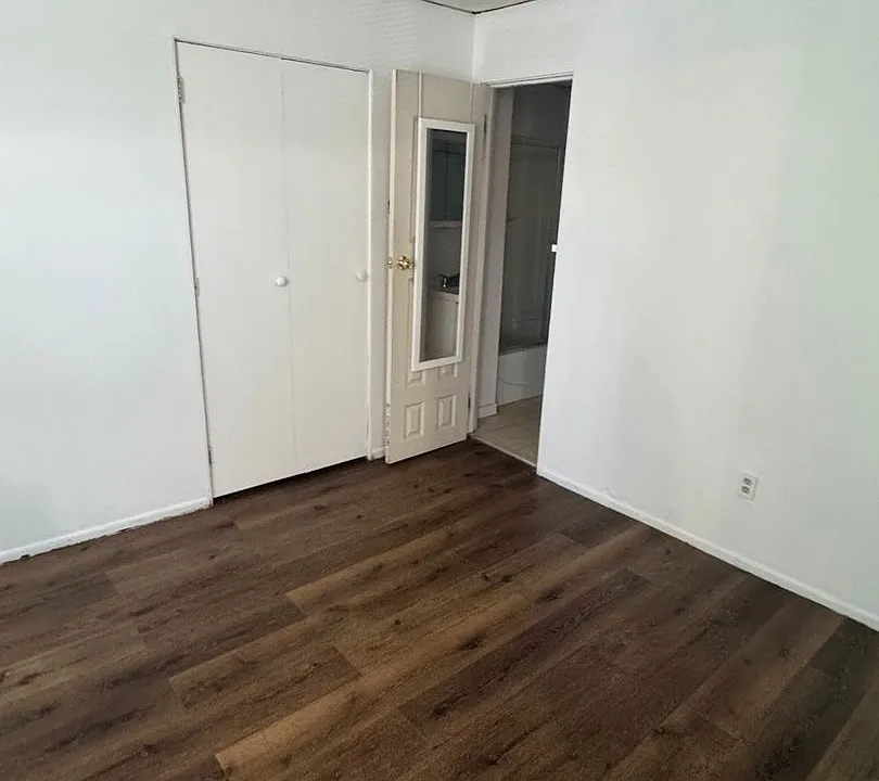 239 Amber St #2
