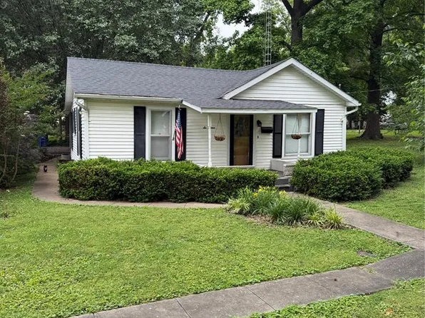 615 N Vine St, Du Quoin, IL 62832