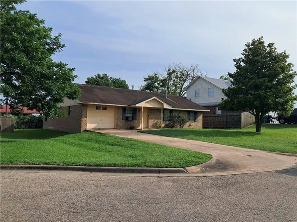1202 Cheyenne Dr, Brenham, TX 77833