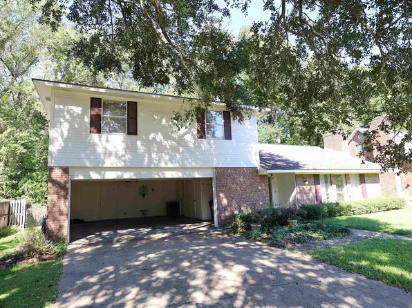 105 Linwood Ct, Natchez, MS 39120