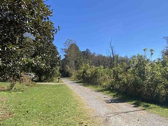 Exterior Neighborhood (street photo)