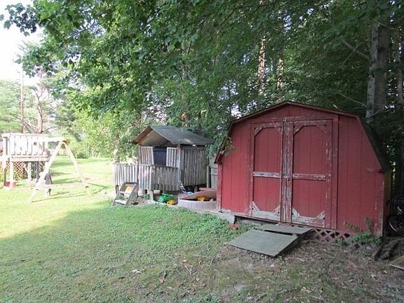 3rd image of 510 Pamela Dr
