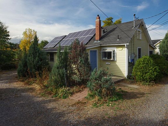 That's a 3 KW Photovoltaic system on the roof.