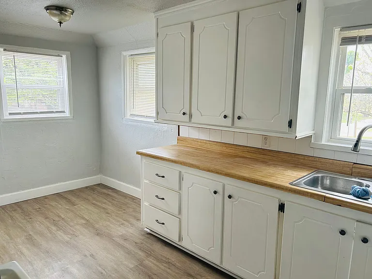 216 NE 4th St #218 — Photo 13