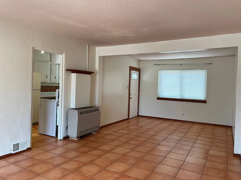 2734 Graceland Dr NE — Photo 3