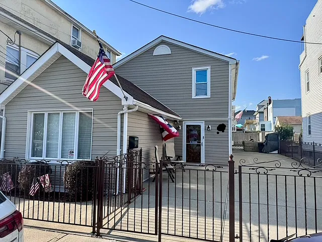 53 Robin Rd #1