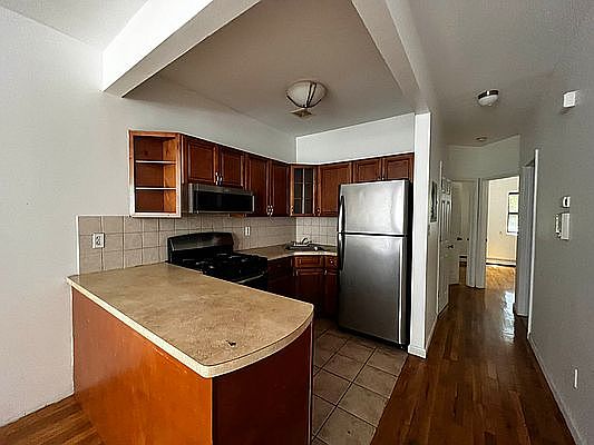 2nd image of 219 Vernon Ave #2