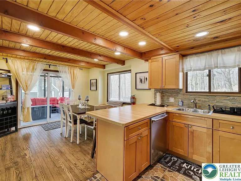 163 Cambridge Ct — Photo 10
