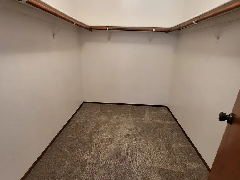 906 Balra Dr — Photo 22