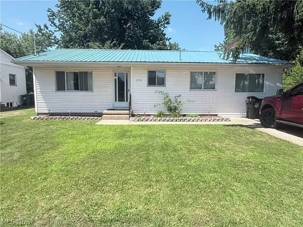 2110 Rockland Ave, Belpre, OH 45714