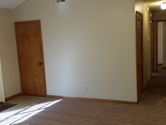 4th image of 1011 Shawnee St