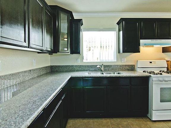 5th image of 713 W 75th St