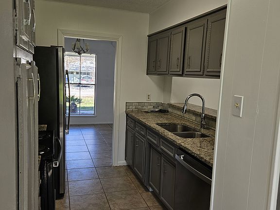 5th image of 10523 Milldale St