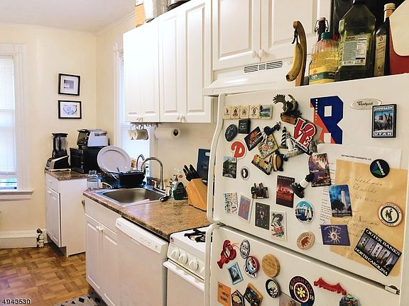3rd image of 163 Park St APT 2B
