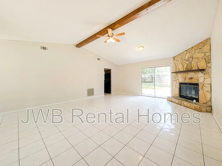6073 Cranberry Ln E — Photo 4