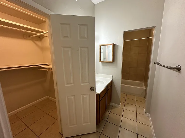 406 Hawthorne St — Photo 52