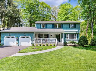 271 Ridgeview Ave, Fairfield, CT 06825