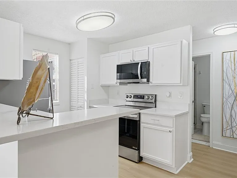 904 Wentworth Ct — Photo 7