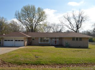 1606 Prairie Heights Dr, Bartlesville, OK 74006