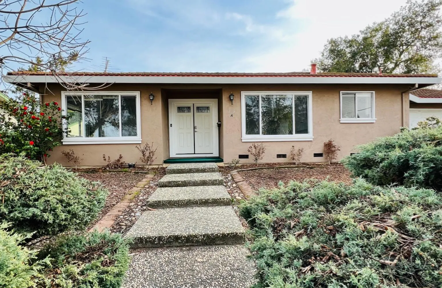 698 Danforth Dr — Photo 1