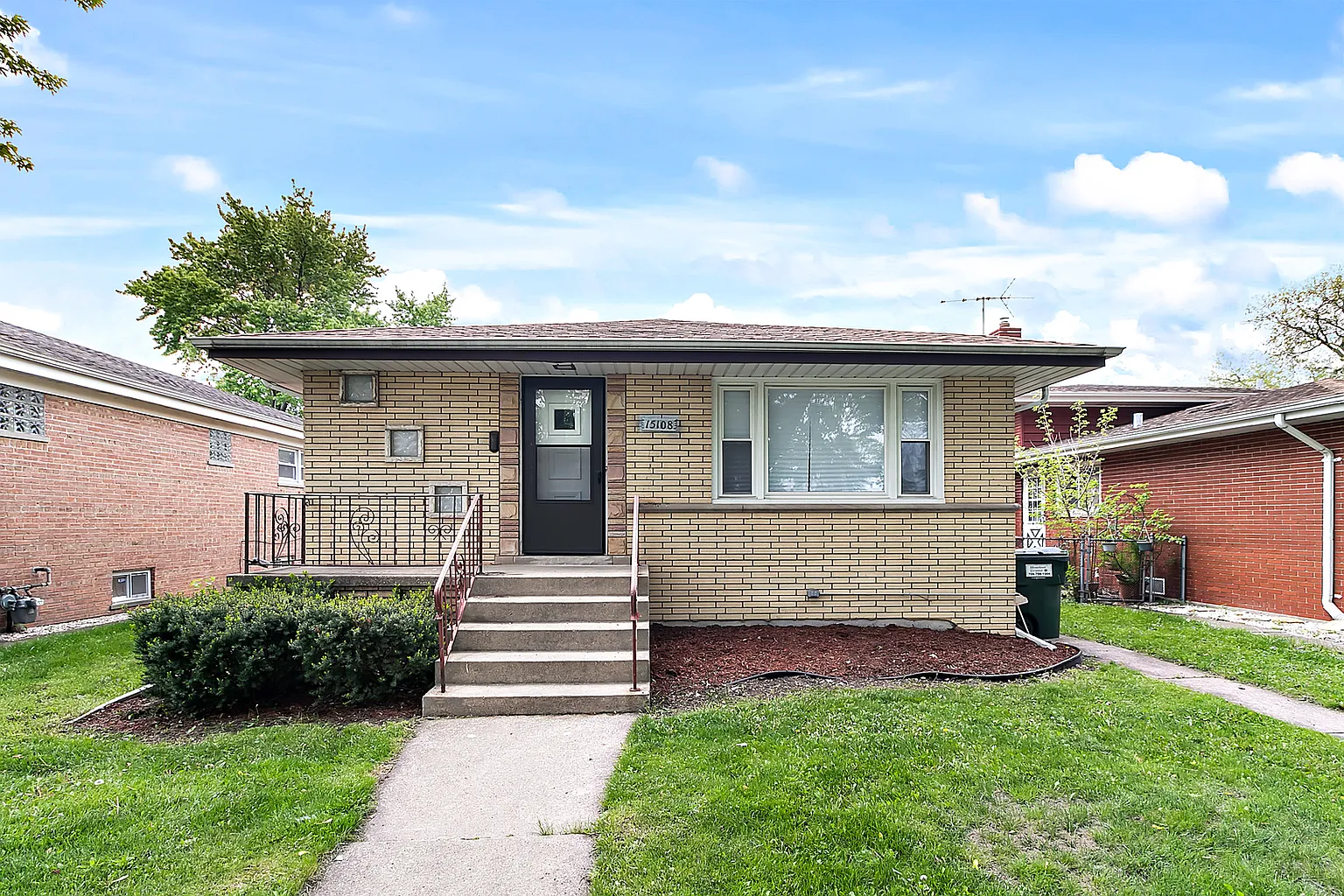 15108 Irving Ave photo 1