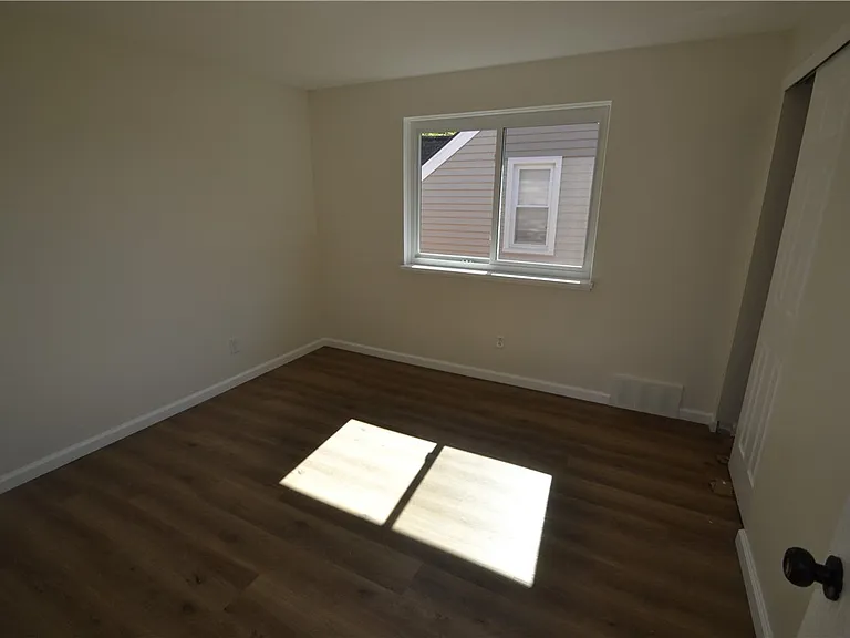 405 Garfield Ave — Photo 10