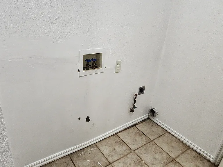 405 E Madison St — Photo 11