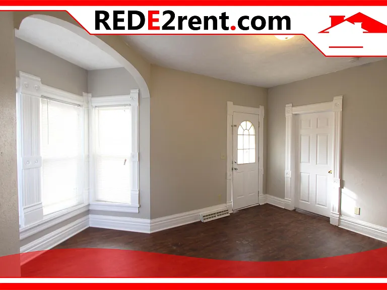 327 Vernon Ave — Photo 3