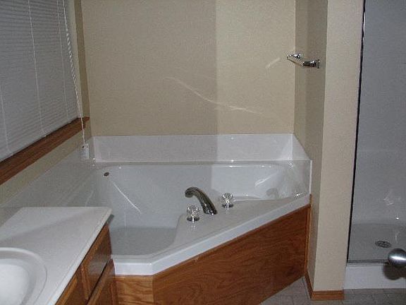 4th image of 34 Woodland Dr