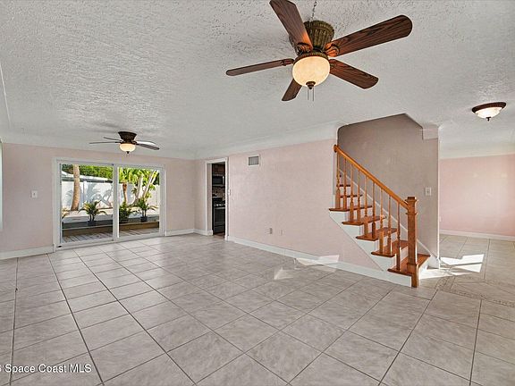 4th image of 560 Needle Blvd