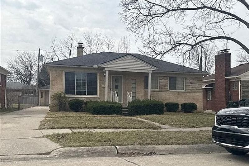 1st image of 20860 Revere St