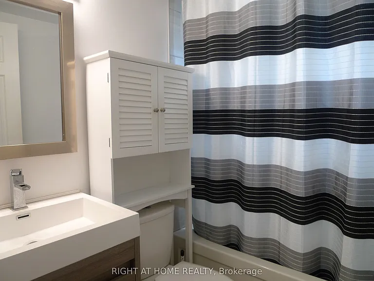 2373 King St E #26 — Photo 23