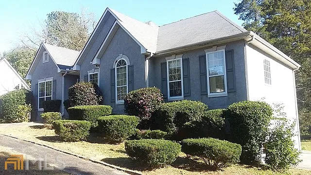 110 Surrey Ln photo 1
