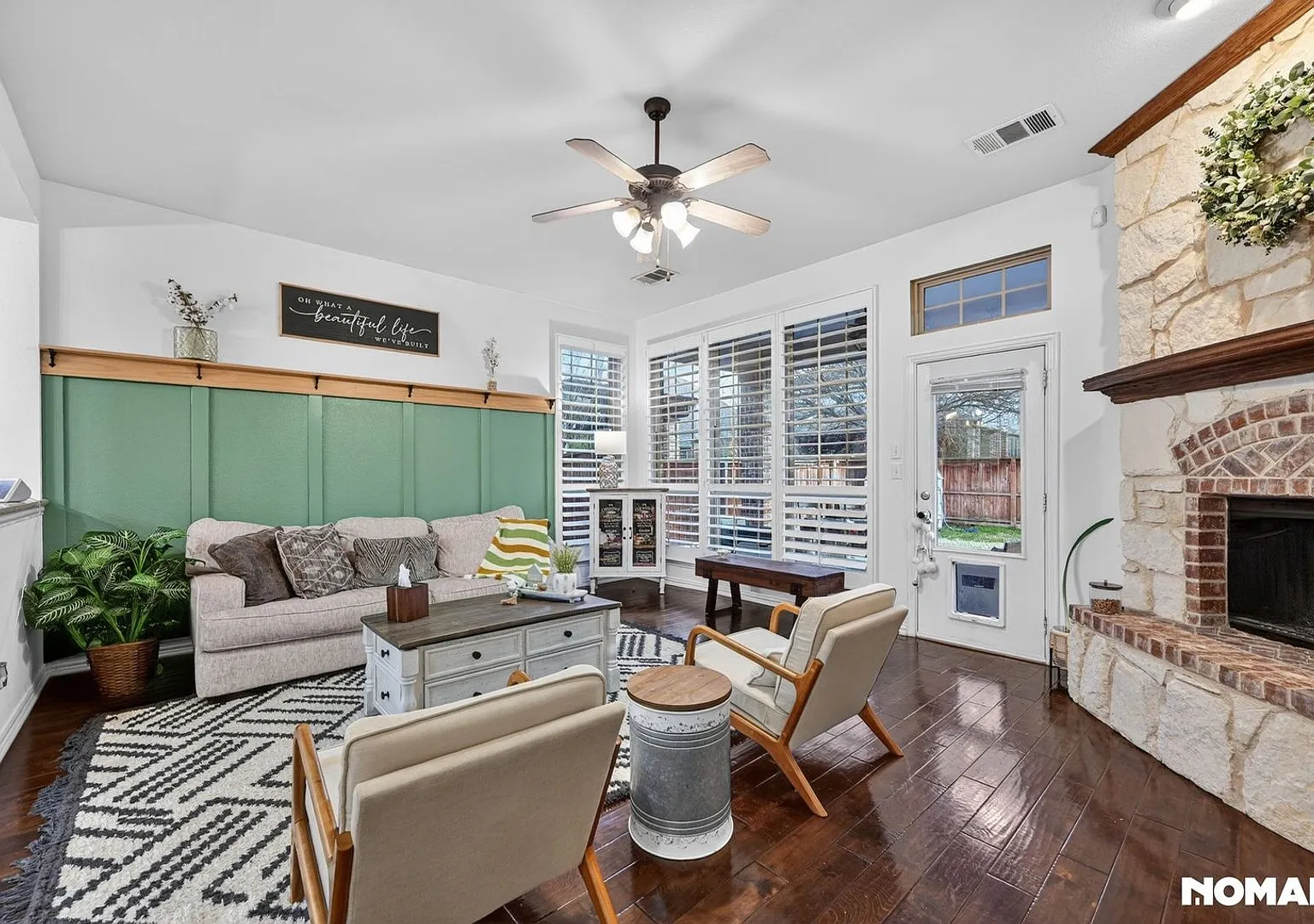 Spacious 4BR House in Lantana — Photo 3