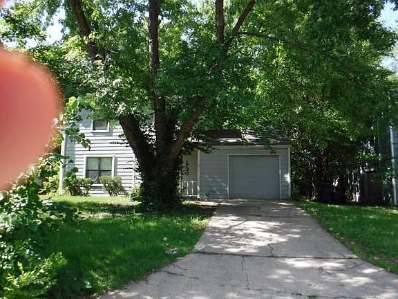 1730 W 3rd Driveway