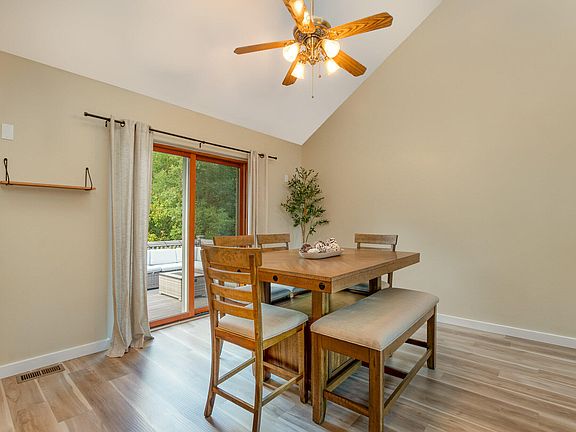 5th image of 388 Aaron Dr