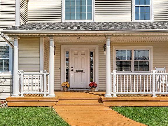 3rd image of 211 Palmer Cir