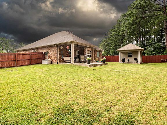 2nd image of 143 Waverly Cir