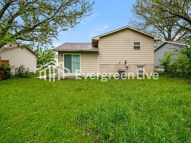 2367 Delavan Dr — Photo 14