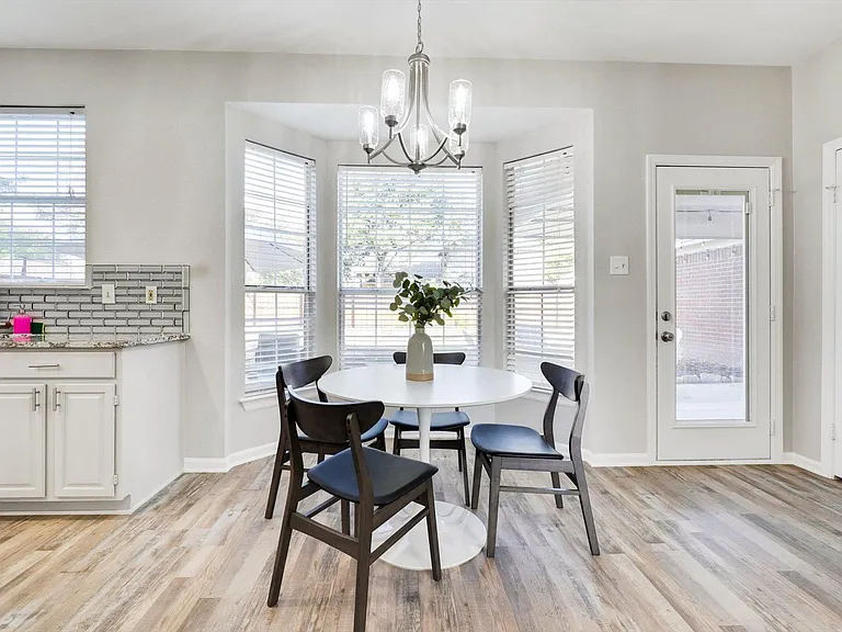 2062 Arena Dr — Photo 15
