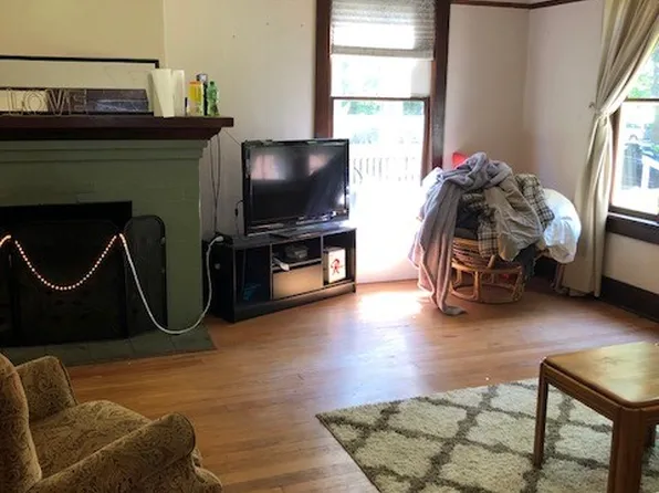 Mbh Apartments Llc - Mbh - A, 5038 17th Ave NE, Seattle, WA 98105