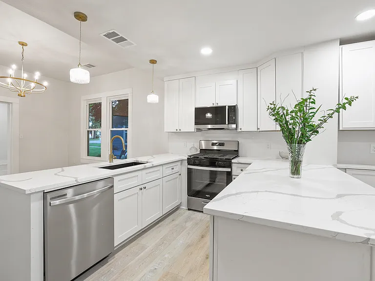 431 E Hull St — Photo 10