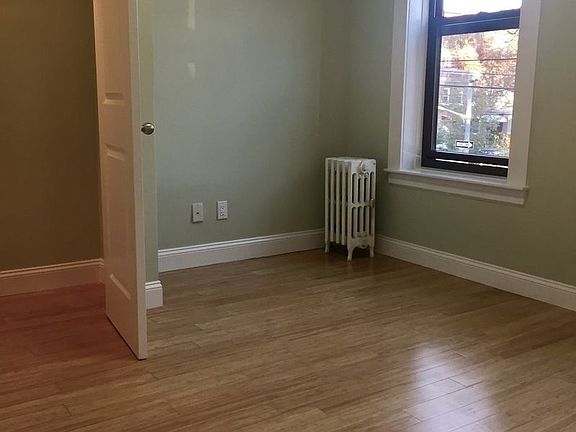 3rd image of 2304 Crescent St #1H