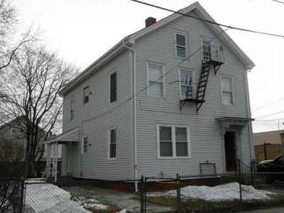 123 East St, Pawtucket, RI, 02860